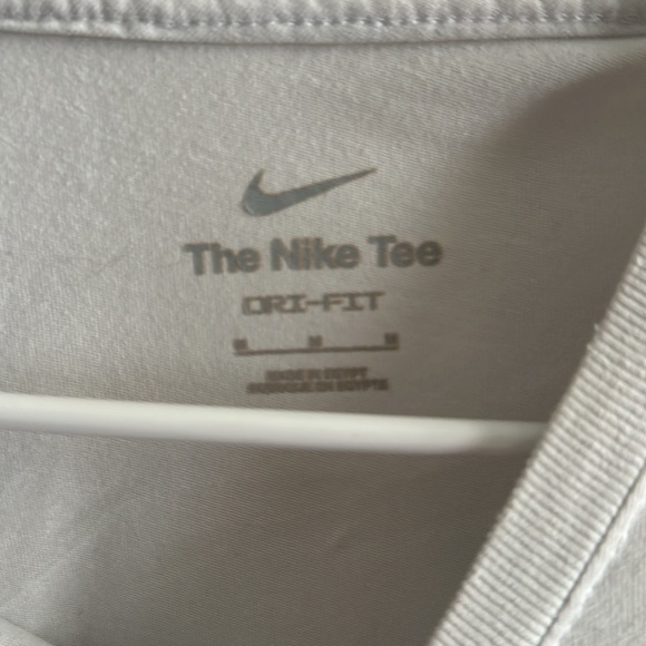 Gray Men’s Nike Trail shirt size M - Picture 3 of 4